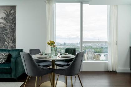 Luxurious Spacious 2Bed Flat in Canary Wharf w/views of River Thames - image 6