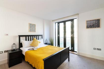 Liverpool Street City Living - image 10