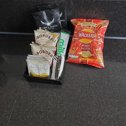 Captivating 2-Bed Apartment in Canary Wharf london - image 27