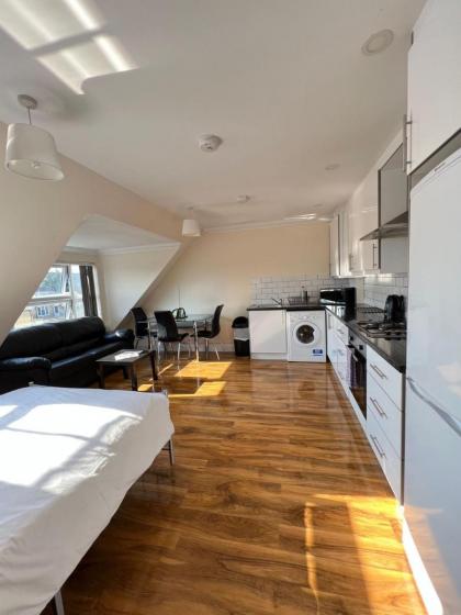 RC Airport Rooms - image 11