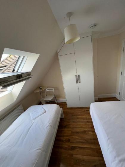 RC Airport Rooms - image 13