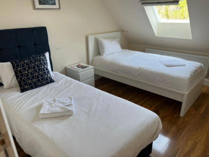 RC Airport Rooms - image 15