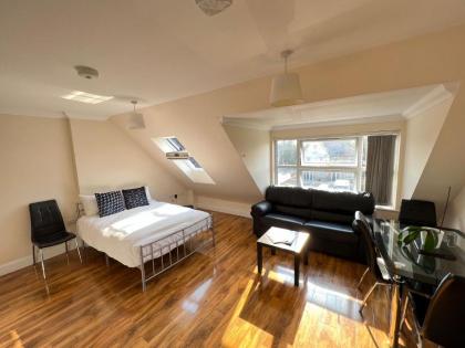 RC Airport Rooms - image 18