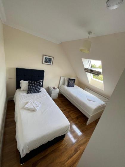 RC Airport Rooms - image 19