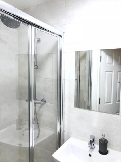 RC Airport Rooms - image 3