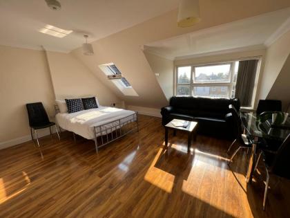 RC Airport Rooms - image 4