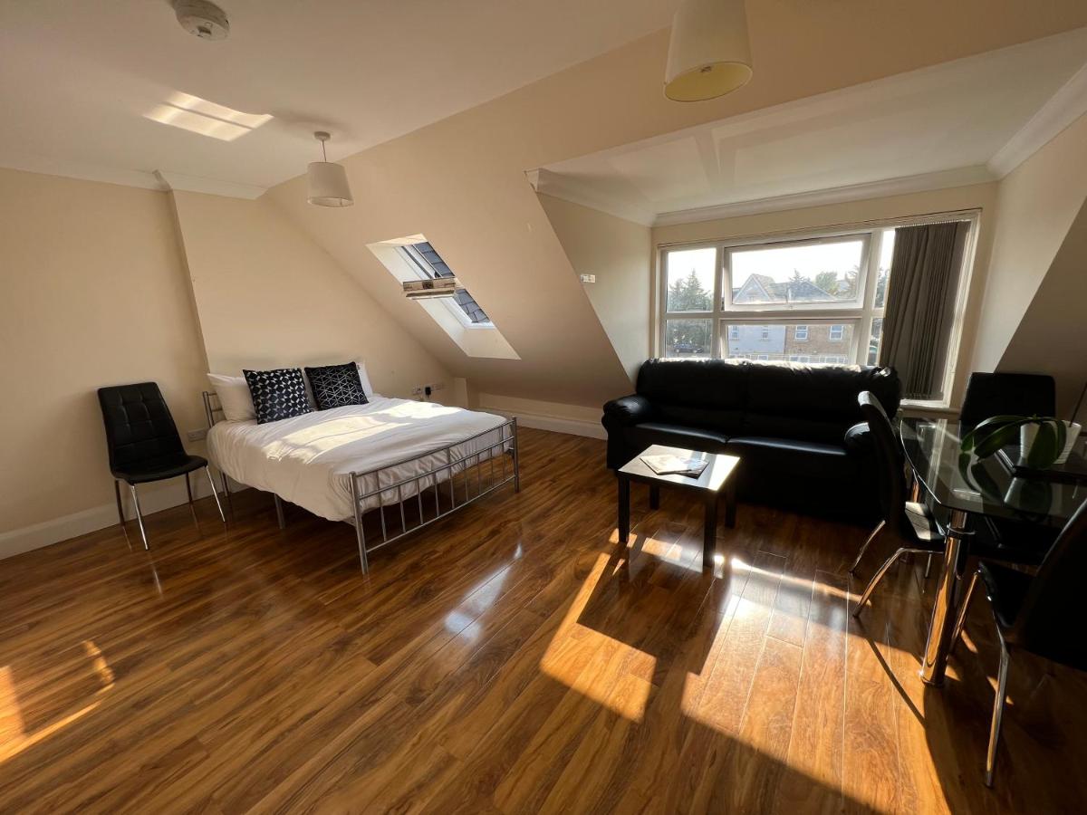 RC Airport Rooms - image 4