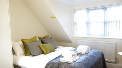 RC Airport Rooms - image 8