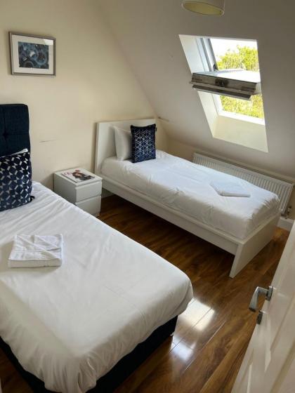 RC Airport Rooms - image 9