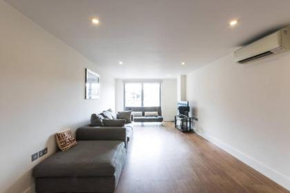 Bright and Modern 3 Bed Apartment Hyde Park Central London - image 28