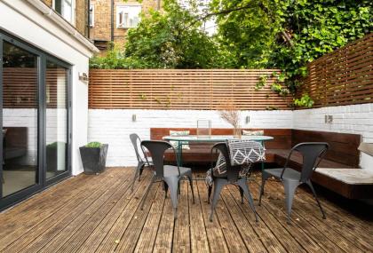 The Heart of Shepherds Bush - Modern 2BDR Apartment with Garden - image 11