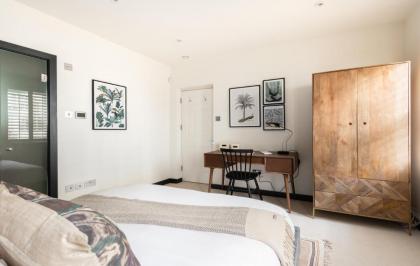 The Heart of Shepherds Bush - Modern 2BDR Apartment with Garden - image 13