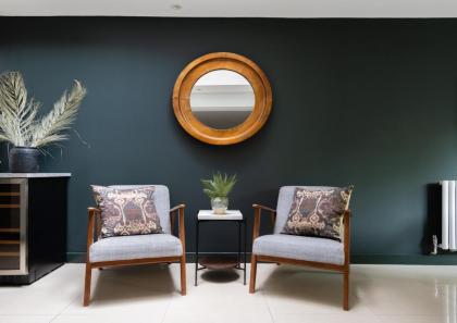 The Heart of Shepherds Bush - Modern 2BDR Apartment with Garden - image 19