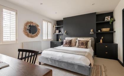 The Heart of Shepherds Bush - Modern 2BDR Apartment with Garden - image 7