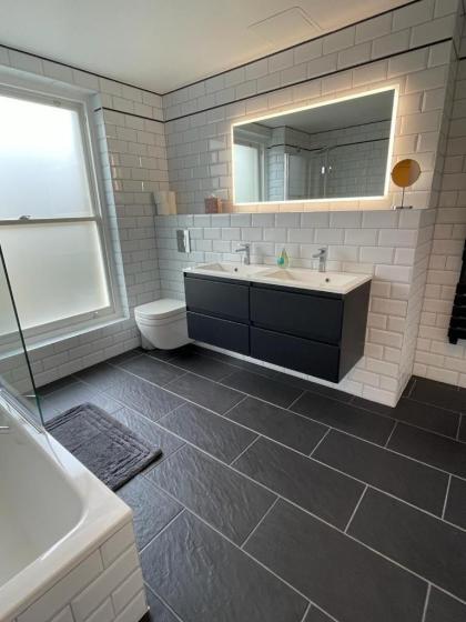 Luxury Apartment in Belsize Park - image 10
