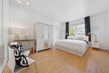 Luxury Apartment in Belsize Park - image 17