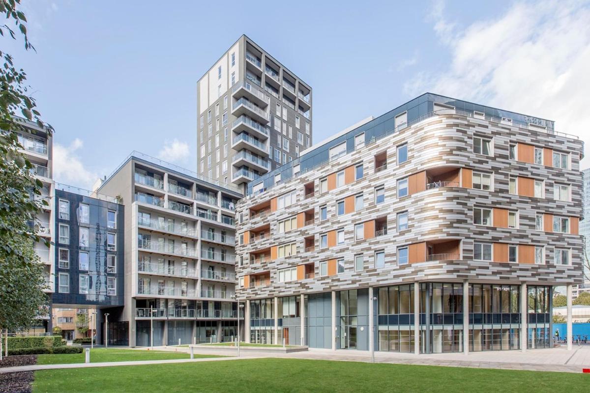 Two Bedroom Serviced Apartment in Indescon Square Canary Wharf - image 2