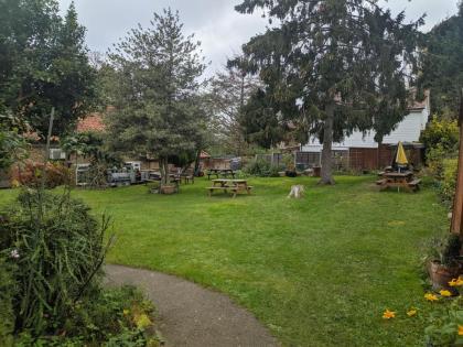 HARLOW INTERNATIONAL HOSTEL - image 13