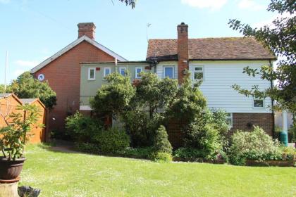 HARLOW INTERNATIONAL HOSTEL - image 3