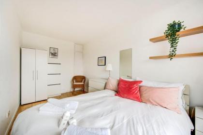 GuestReady - Penthouse Flat in Trendy Peckham - image 11