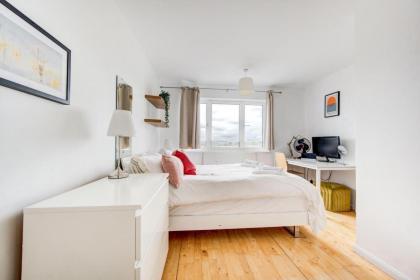 GuestReady - Penthouse Flat in Trendy Peckham - image 13