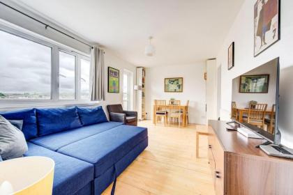 GuestReady - Penthouse Flat in Trendy Peckham - image 4