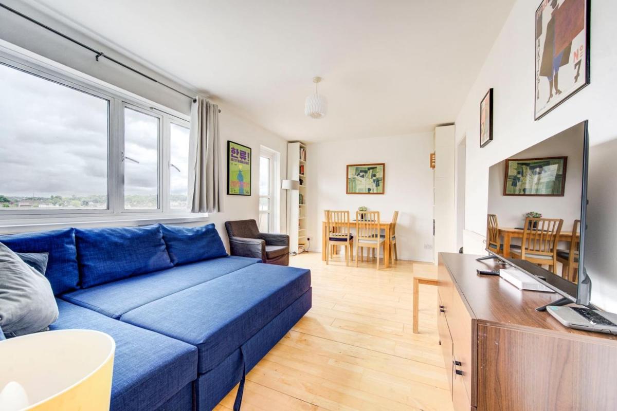 GuestReady - Penthouse Flat in Trendy Peckham - image 4