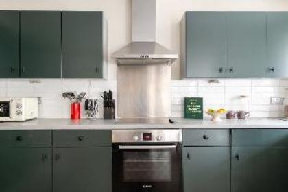 The Bow Mews - Modern & Bright 2BDR Apartment with Patio - image 7