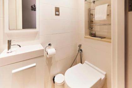 The Bayswater Nook - Stylish 1BDR Flat - image 14