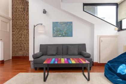 GuestReady - Sunny Top Floor Flat with views