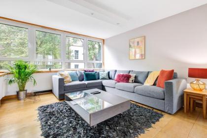 Modern Notting Hill 2 Bedroom Near Royal Oak tube - image 2