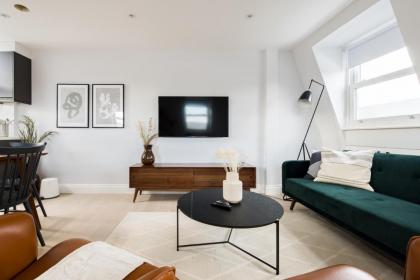 The Margravine Maisonette - Modern & Bright 2BDR Flat