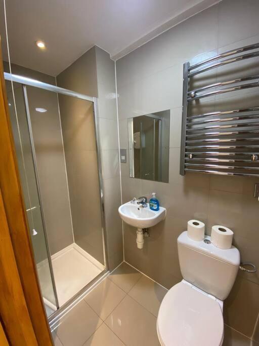 F407-4th Flr Studio for 2 Near Hyde Park - image 4