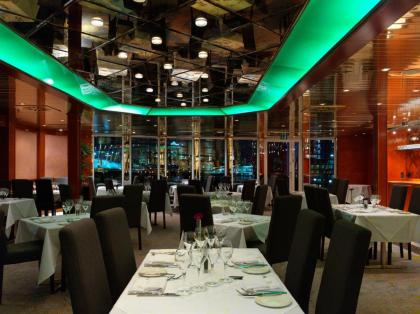 Sunborn Yacht Hotel London - image 2