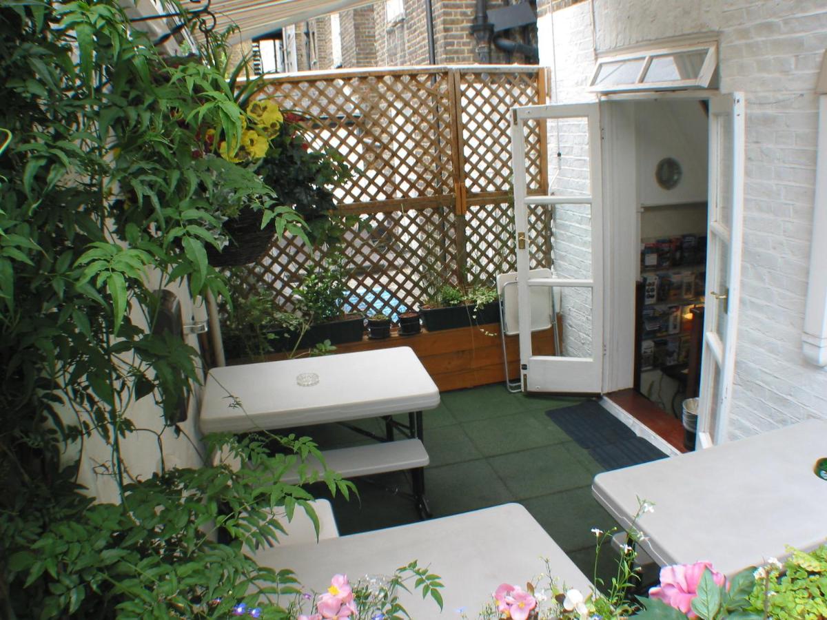 Falcon Hotel - image 3