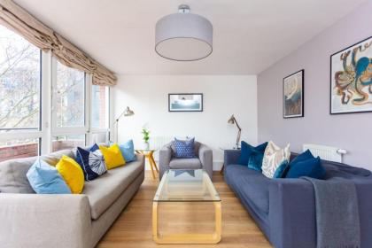 Spacious Central 3 Bedroom Apartment in Old Street London 