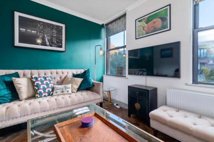 GuestReady - Beautiful 2BR Townhouse w Garden - image 12
