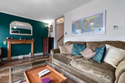 GuestReady - Beautiful 2BR Townhouse w Garden - image 13