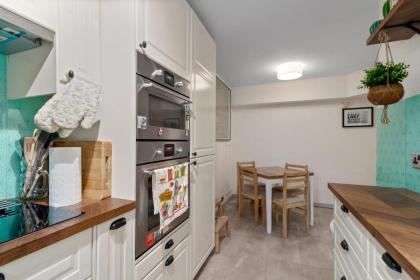 GuestReady - Beautiful 2BR Townhouse w Garden - image 18