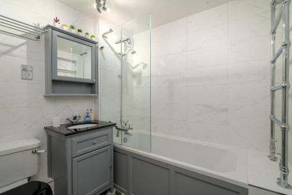 GuestReady - Beautiful 2BR Townhouse w Garden - image 5