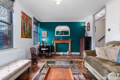 GuestReady - Beautiful 2BR Townhouse w Garden - image 9