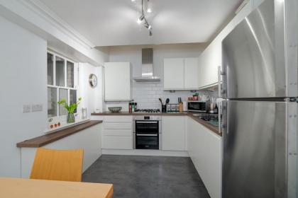 GuestReady - Lovely 2BR home in Central London - image 4