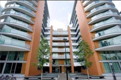 Modern 3 Bedroom Apartment in Paddington - image 12