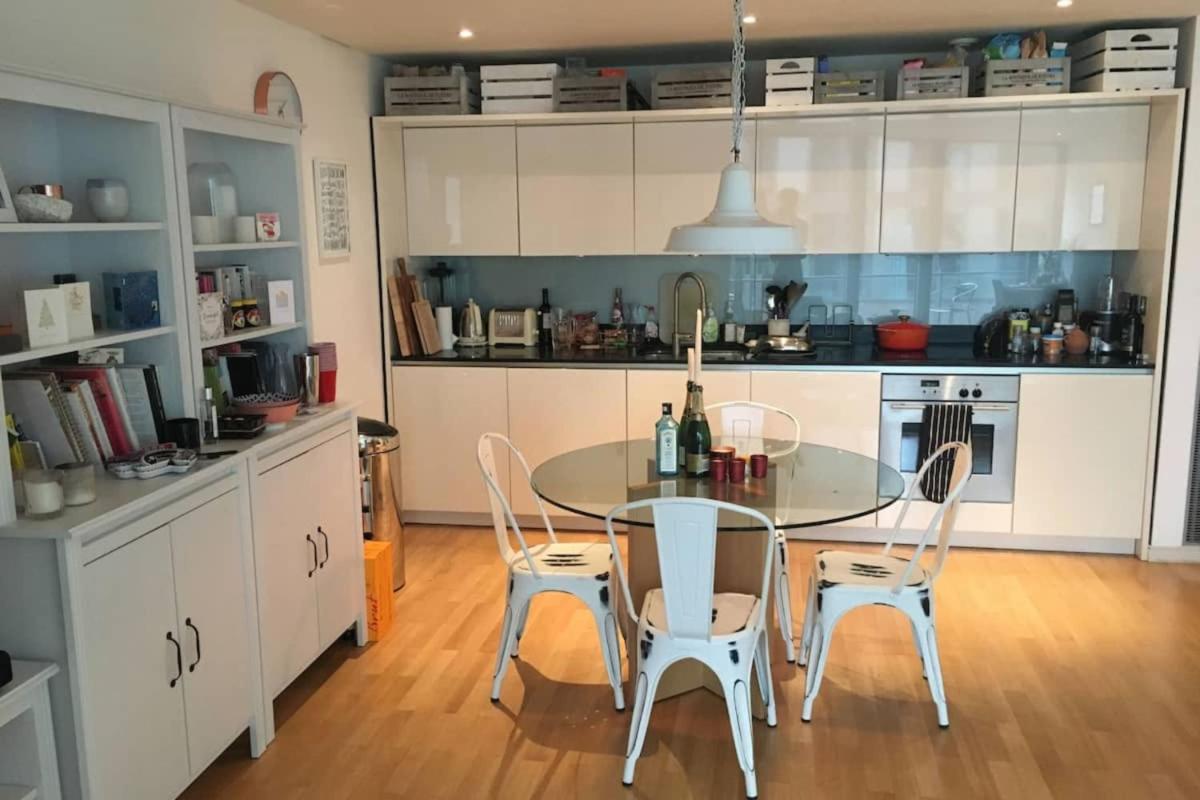Modern 3 Bedroom Apartment in Paddington - image 2