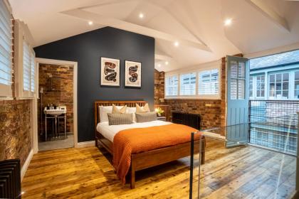 Deluxe Rustic Style Two Bedroom Bethnal Green - Yard View - image 8