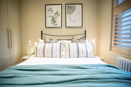 Modern Two Bedroom Apartment in Fulham by Sojo Stay - image 8