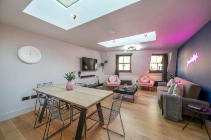 Frankie Says - The Instagood Penthouse Covent Garden is a floor-to-ceiling glamour puss 3 BR plus private roof terrace Miaow