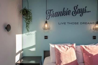 Frankie Says - The Instagood Penthouse Covent Garden is a floor-to-ceiling glamour puss 3 BR plus private roof terrace Miaow - image 11