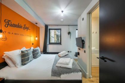 Frankie Says - The Instagood Penthouse Covent Garden is a floor-to-ceiling glamour puss 3 BR plus private roof terrace Miaow - image 12
