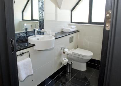 The Lodge at Kingswood - image 11